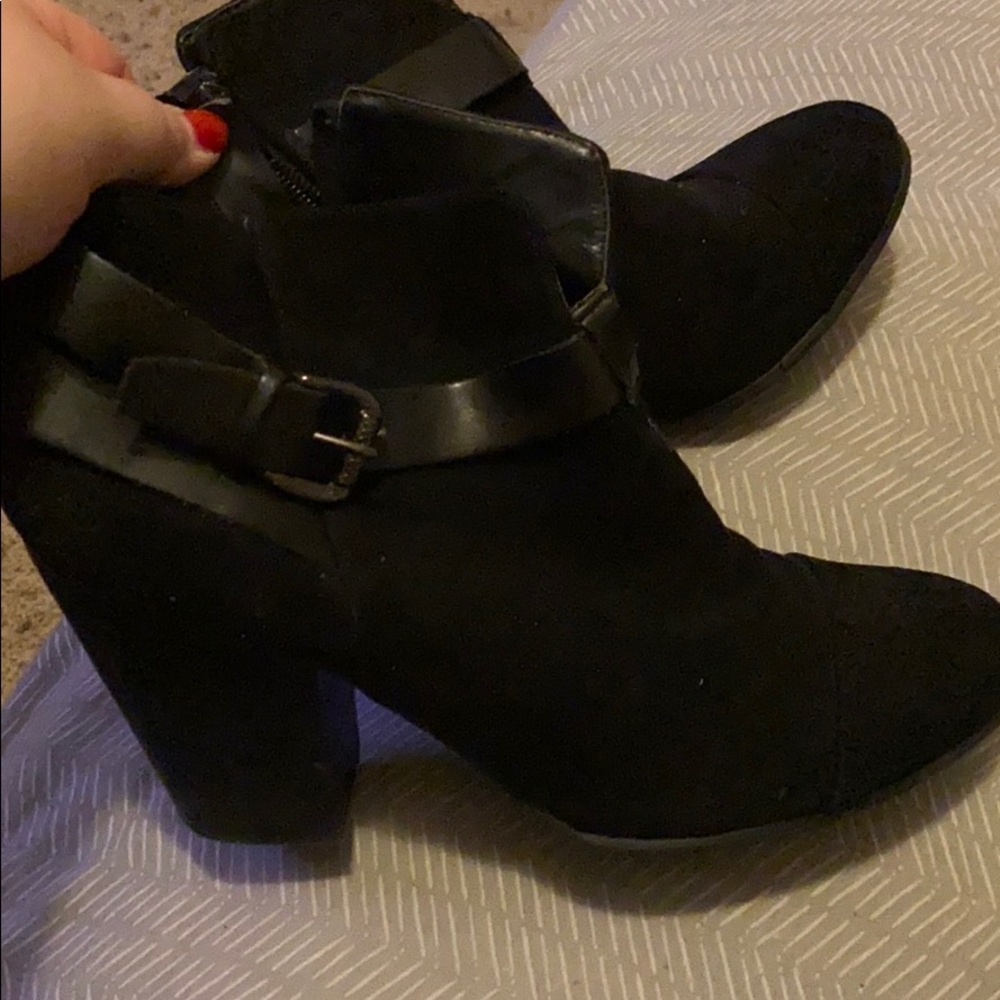 Super cute booties!